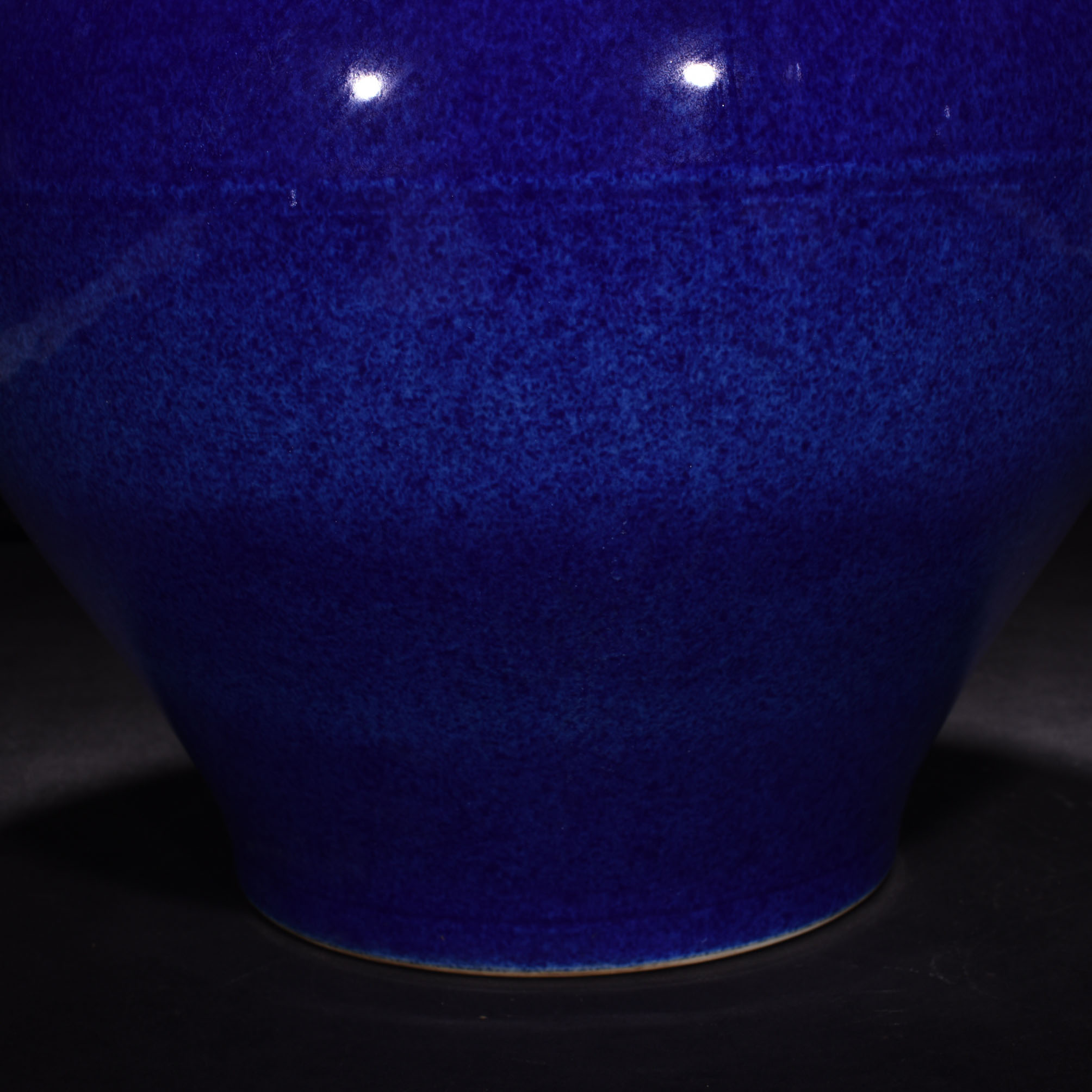 Ming Dynasty Xuande blue glaze jar