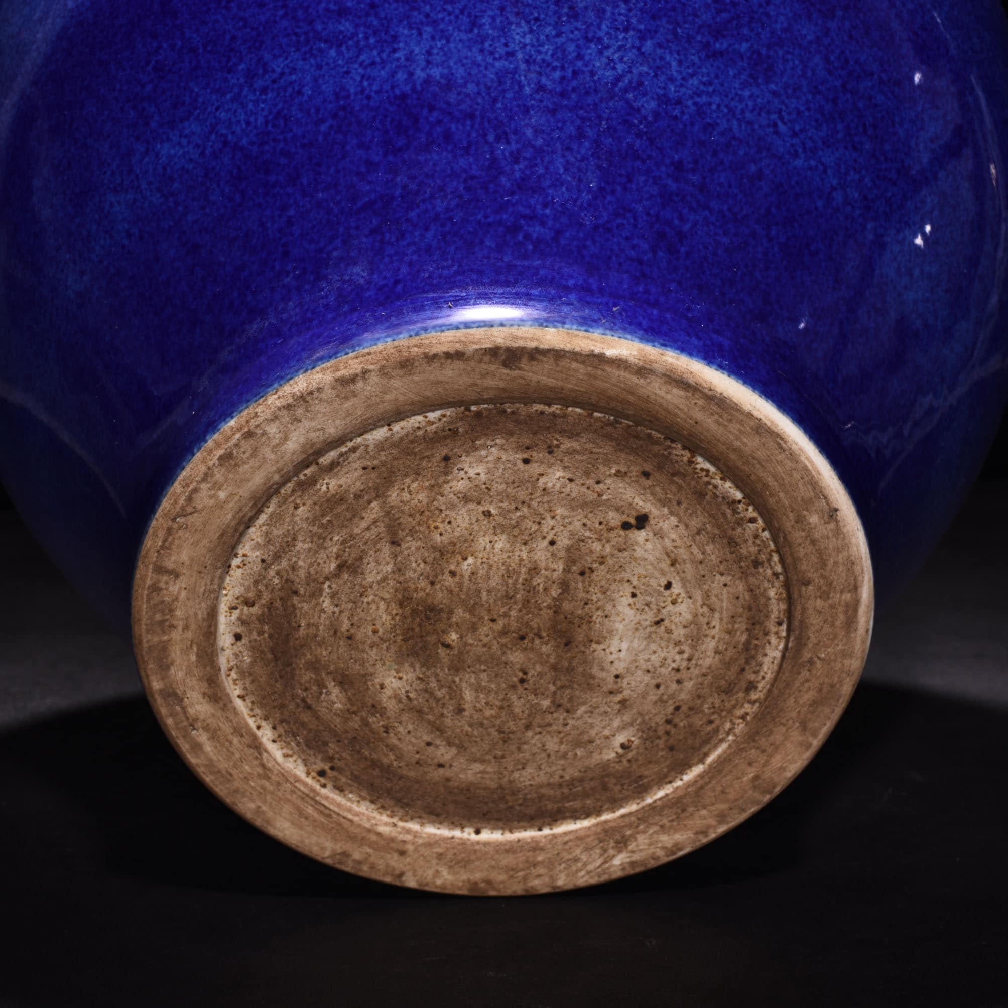 Ming Dynasty Xuande blue glaze jar