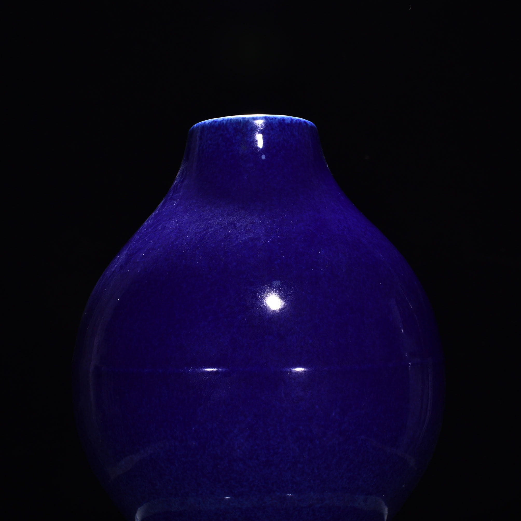 Ming Dynasty Xuande blue glazed gourd vase