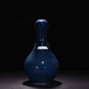 Ming Dynasty Xuande blue glazed garlic ears bottle