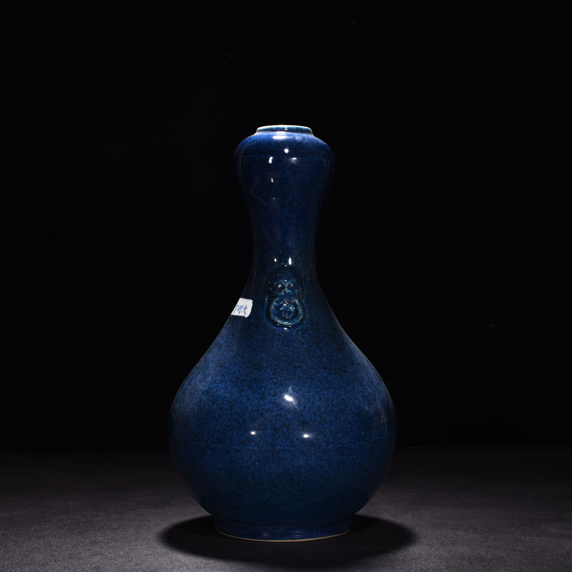 Ming Dynasty Xuande blue glazed garlic ears bottle