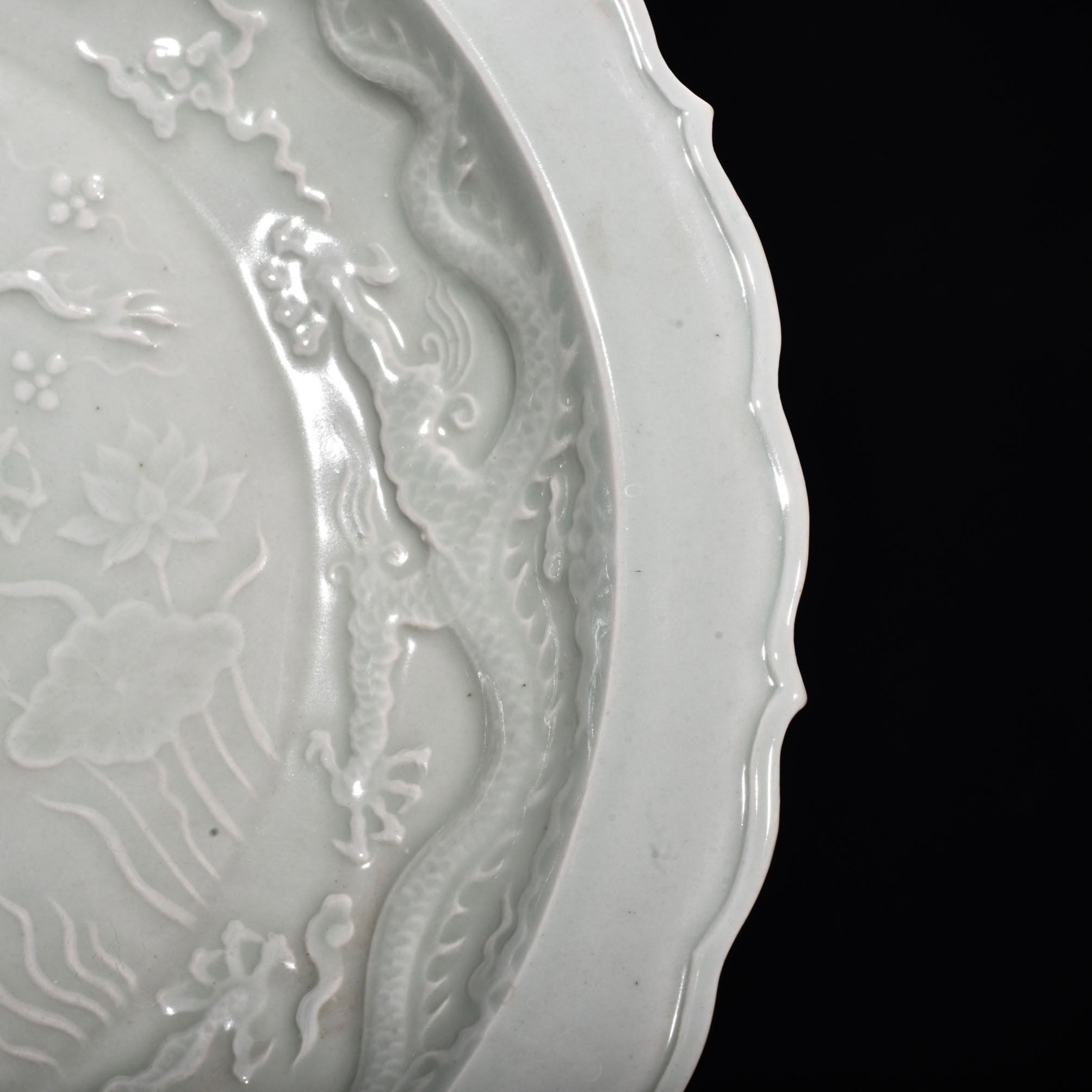 Ming Dynasty Xuande white glaze rhombus edge plate
