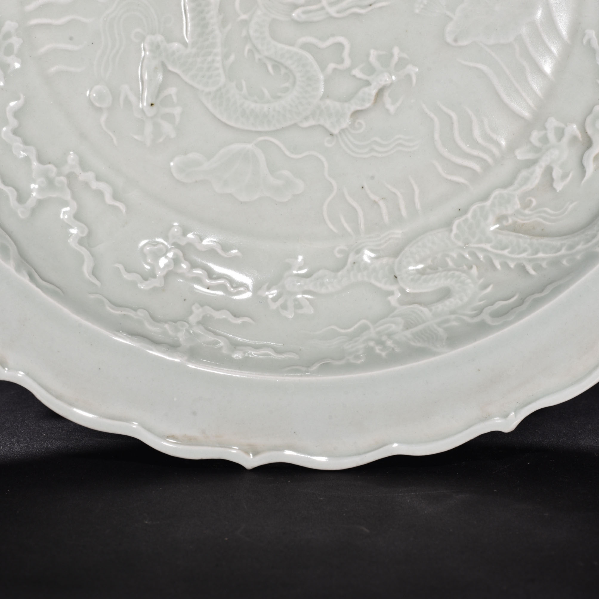 Ming Dynasty Xuande white glaze rhombus edge plate