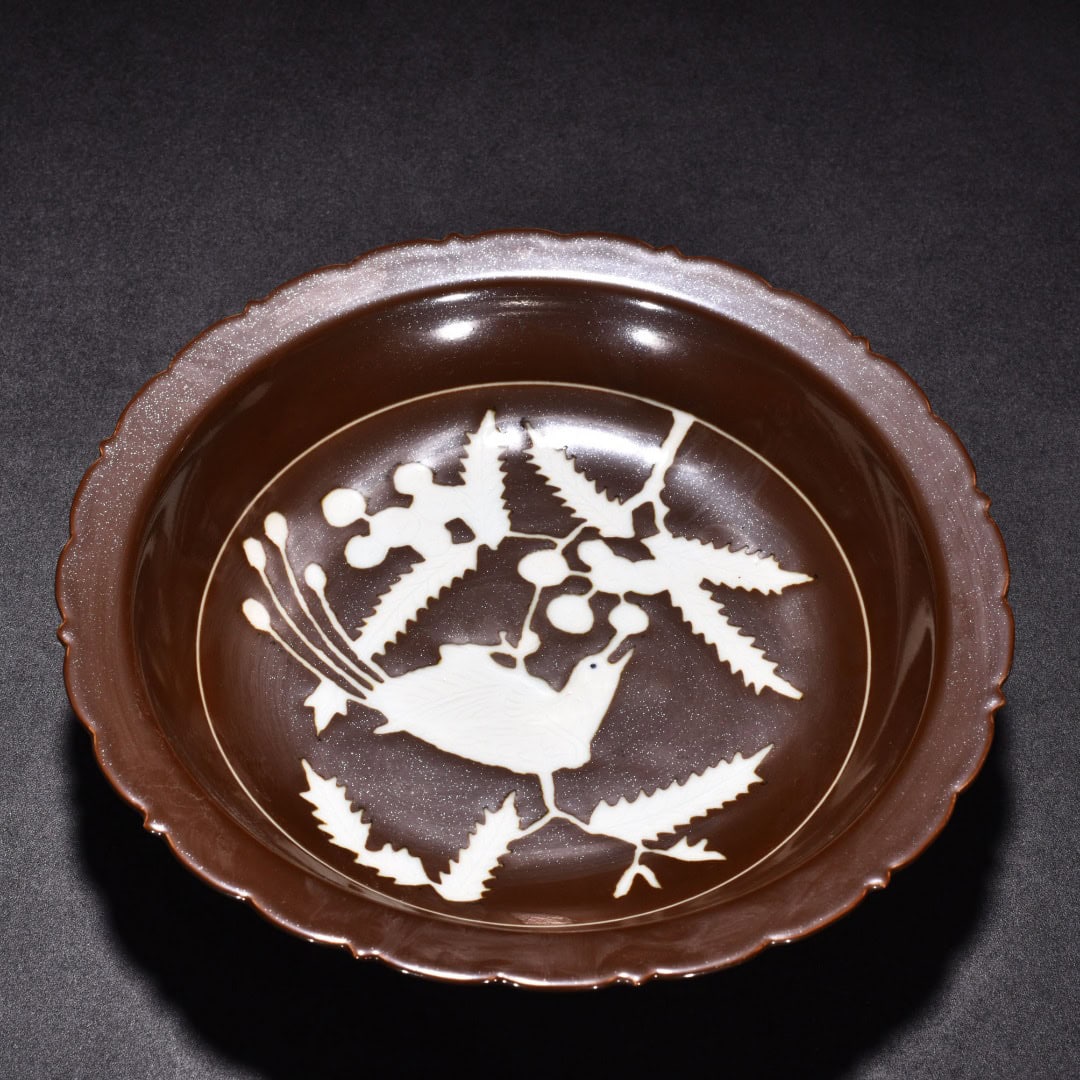 Ming Dynasty Xuande purple gold glaze white rhombus plate
