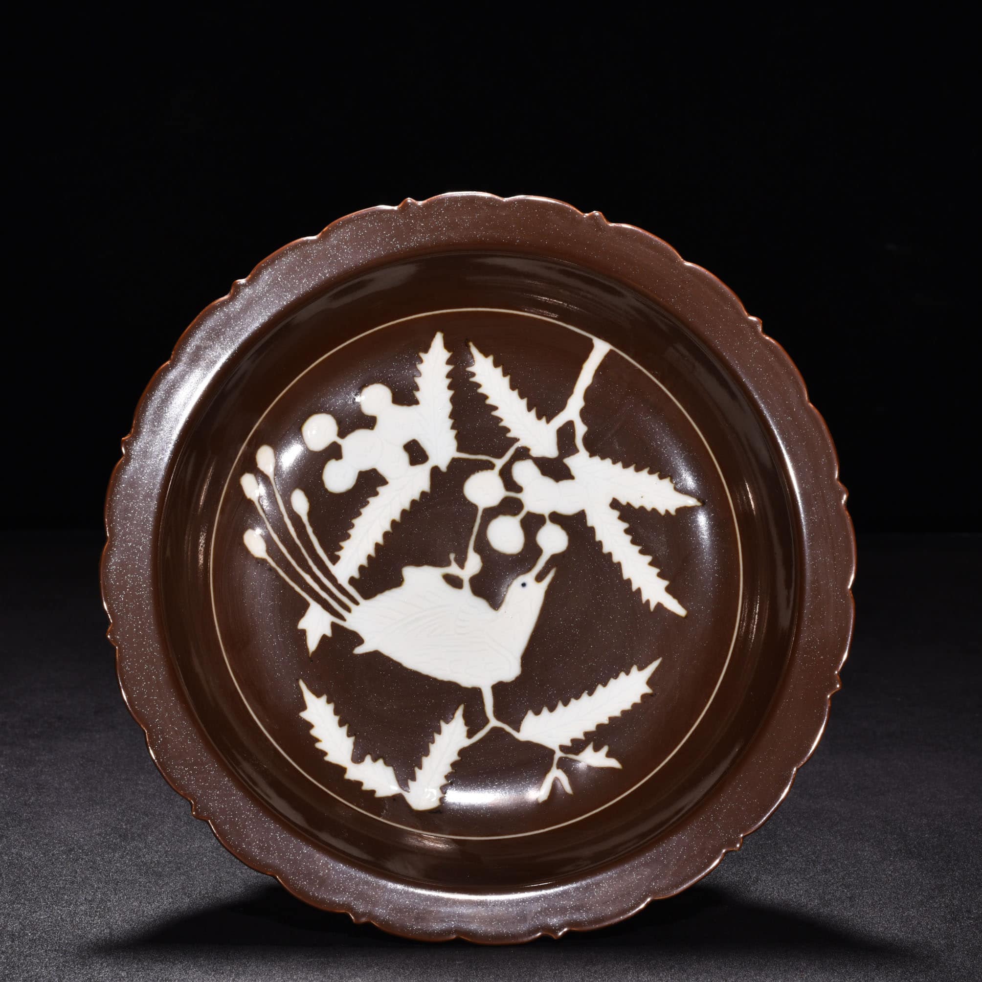 Ming Dynasty Xuande purple gold glaze white rhombus plate