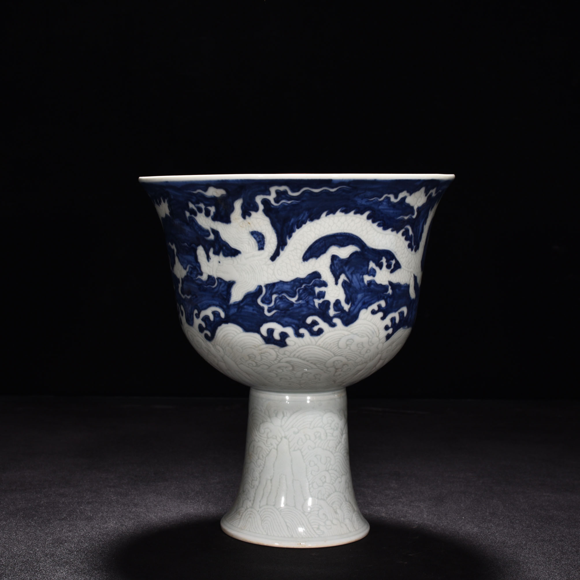 Ming Dynasty Xuande blue and white red glaze tall bowl