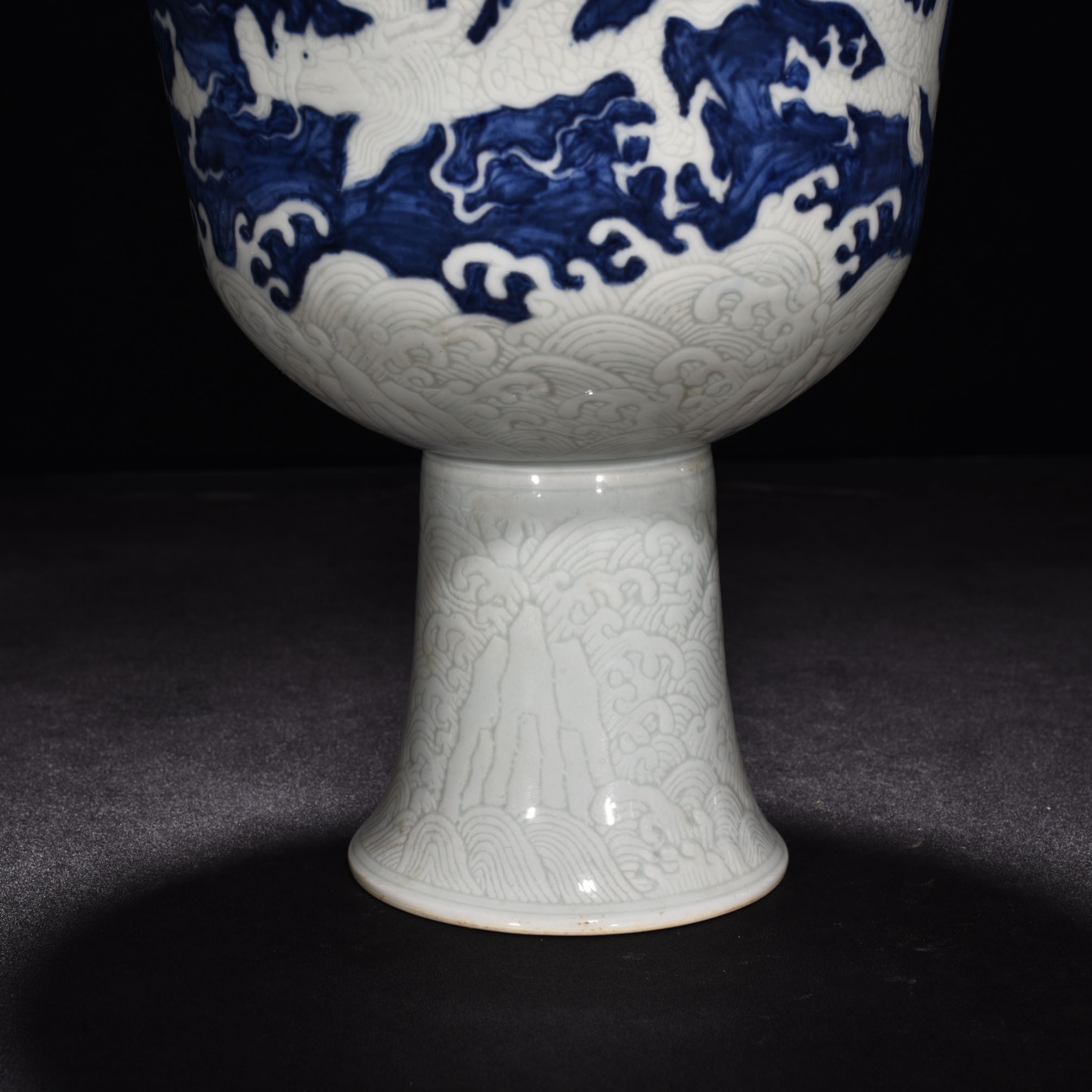 Ming Dynasty Xuande blue and white red glaze tall bowl
