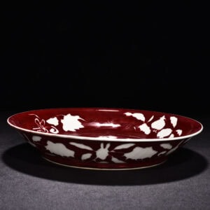 Ming Dynasty Xuande Ji red glaze white flower pattern plate