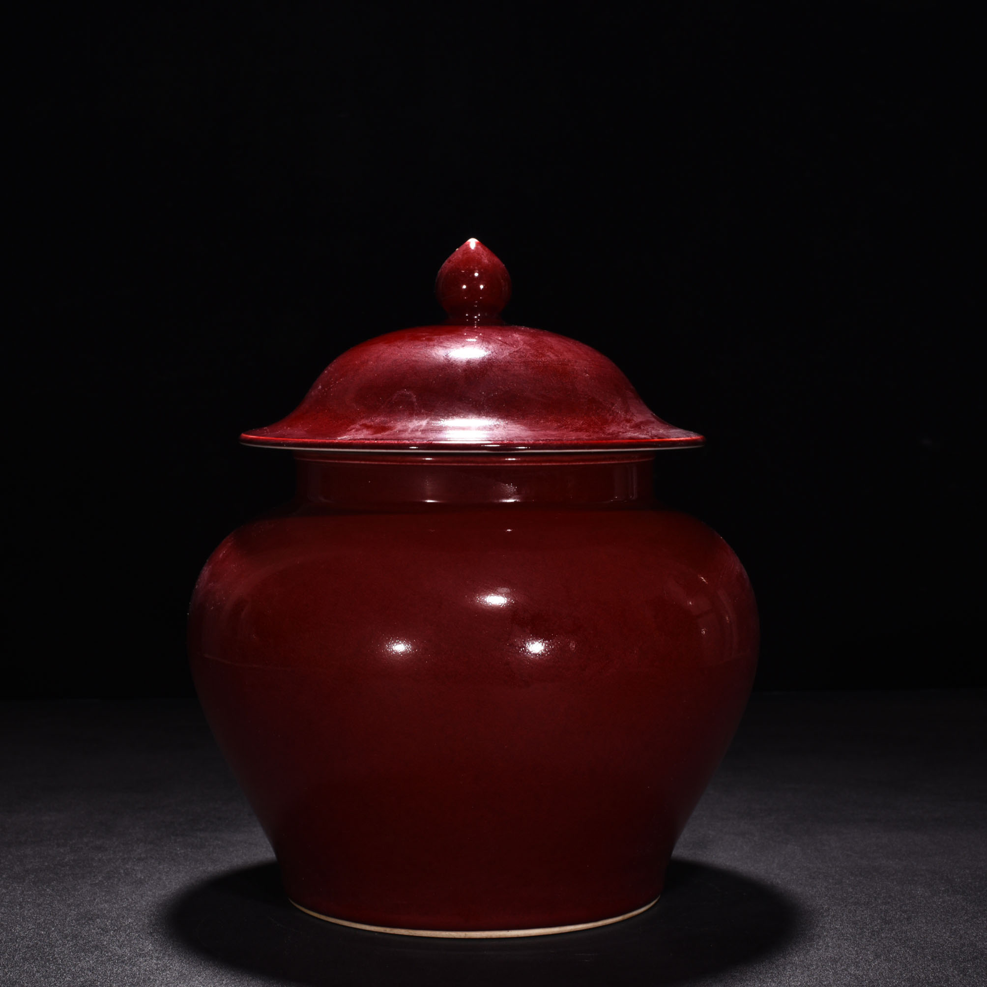 Ming dynasty Xuande Ji red glaze lid jar