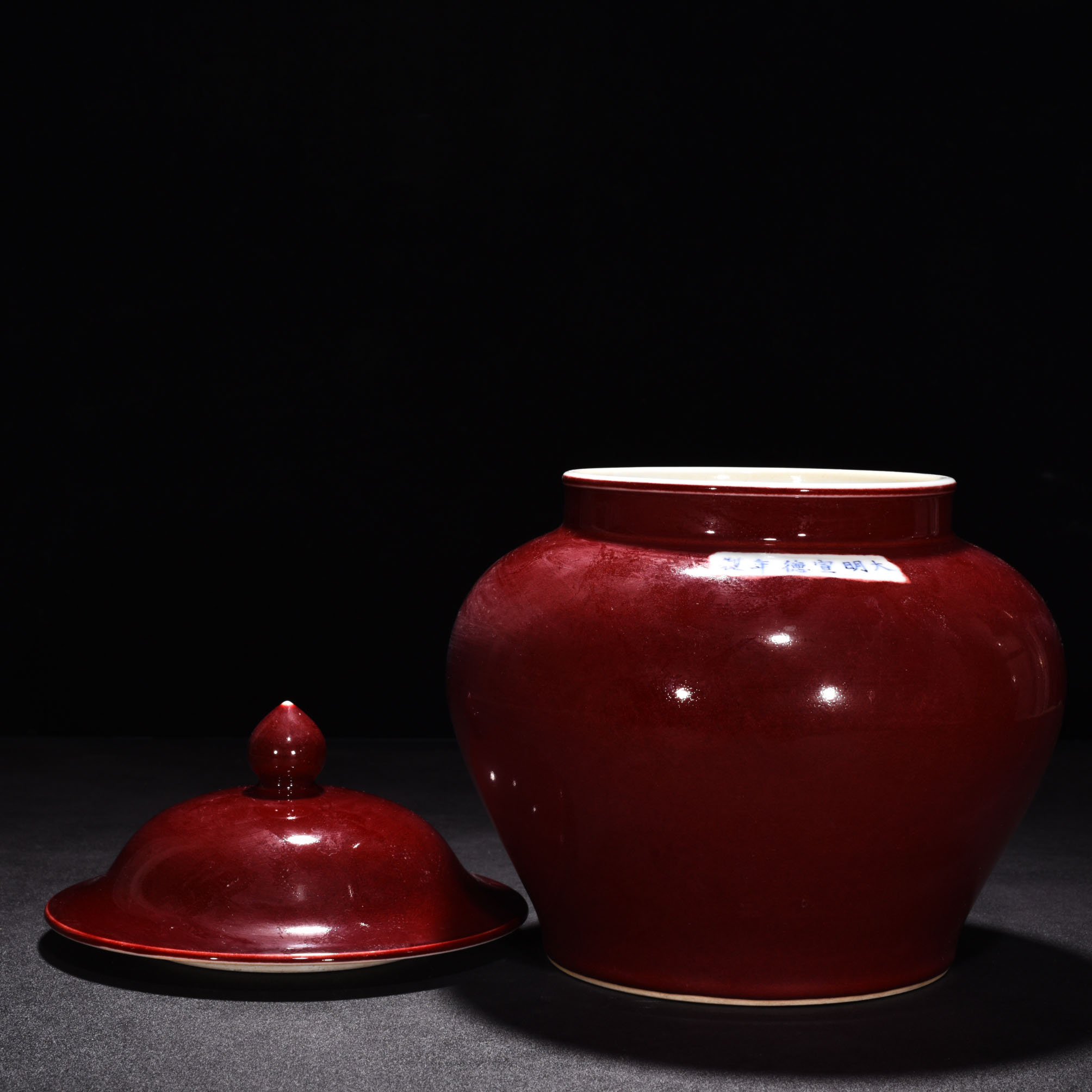 Ming dynasty Xuande Ji red glaze lid jar