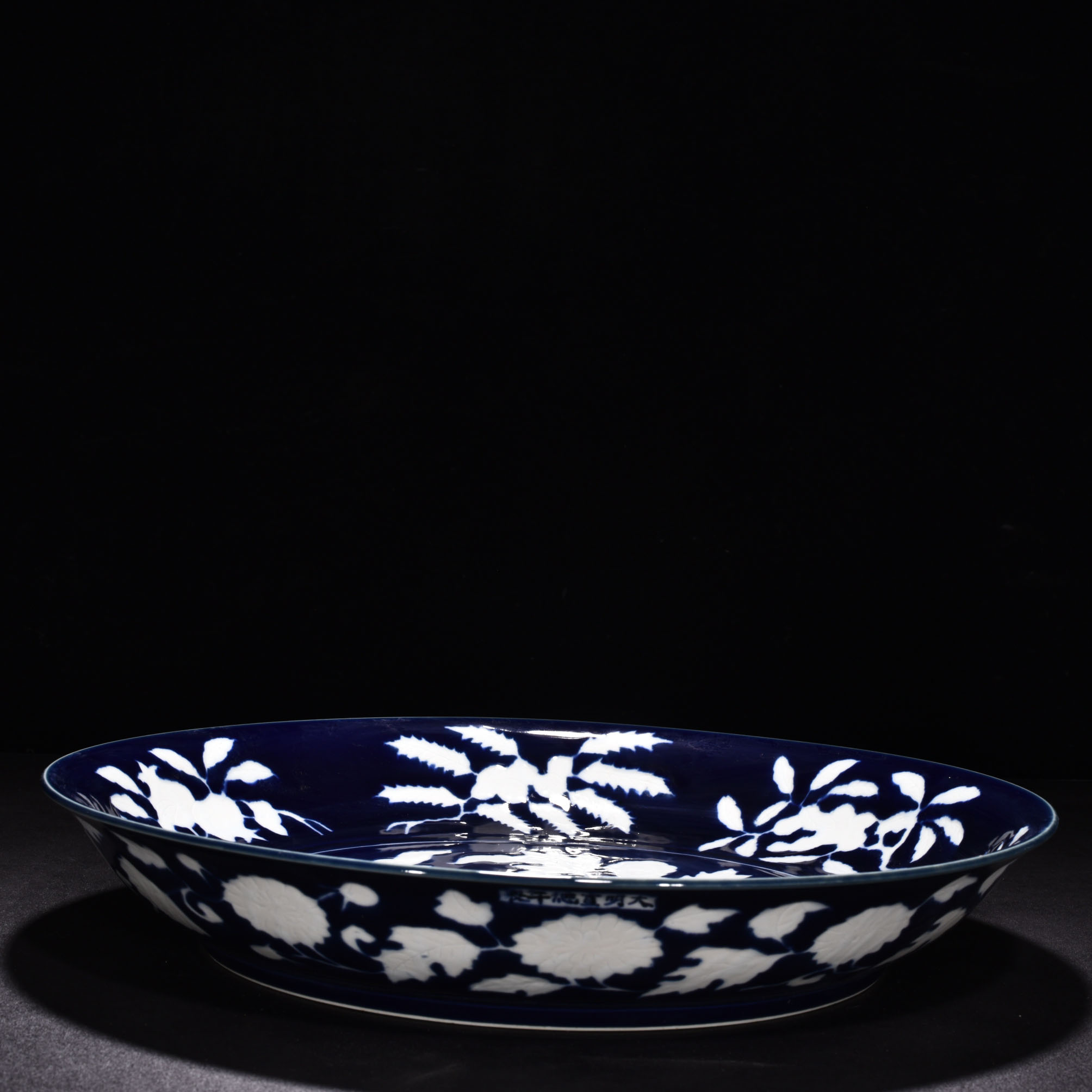 Ming Dyasty Xuande Ji blue glaze flower pattern plate