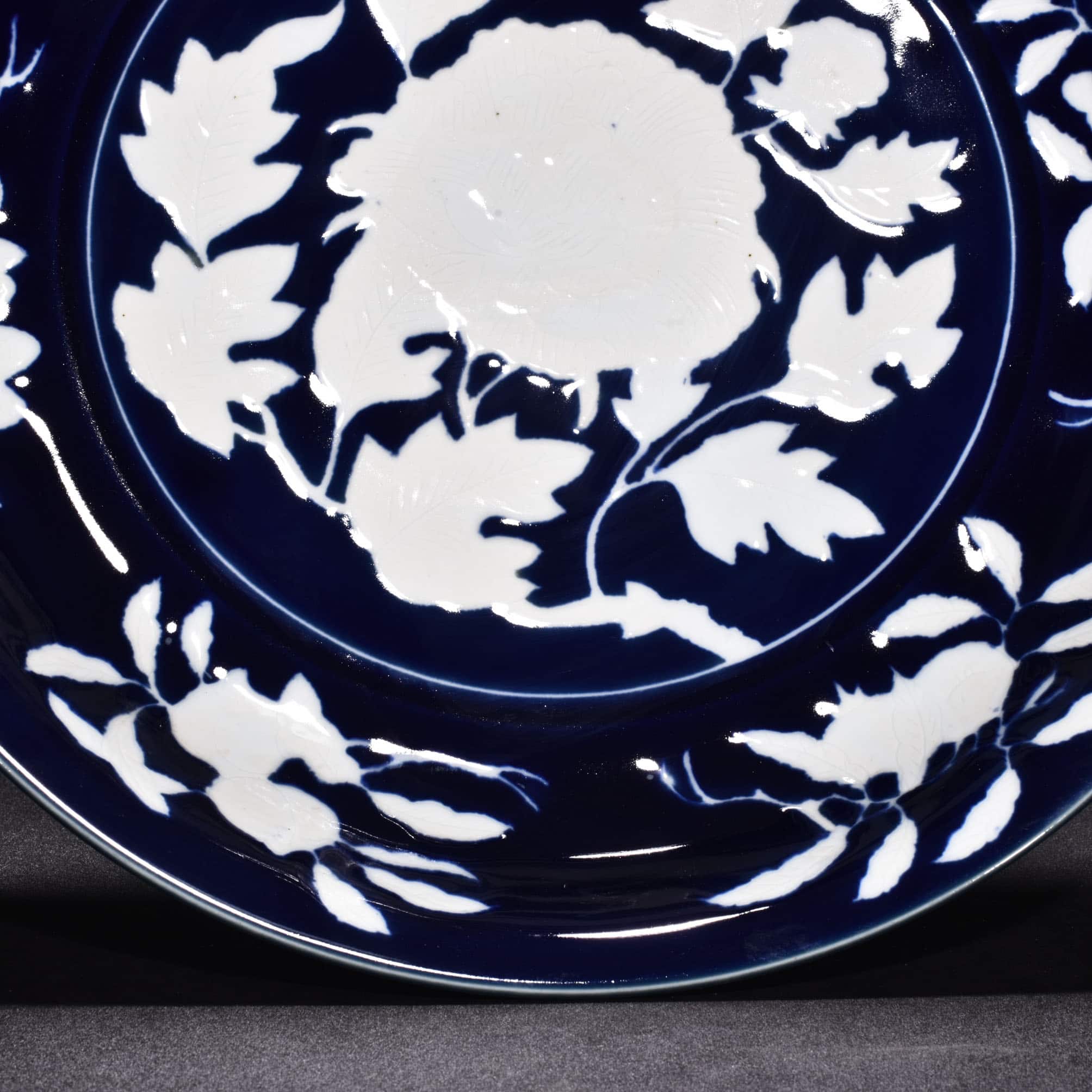 Ming Dyasty Xuande Ji blue glaze flower pattern plate