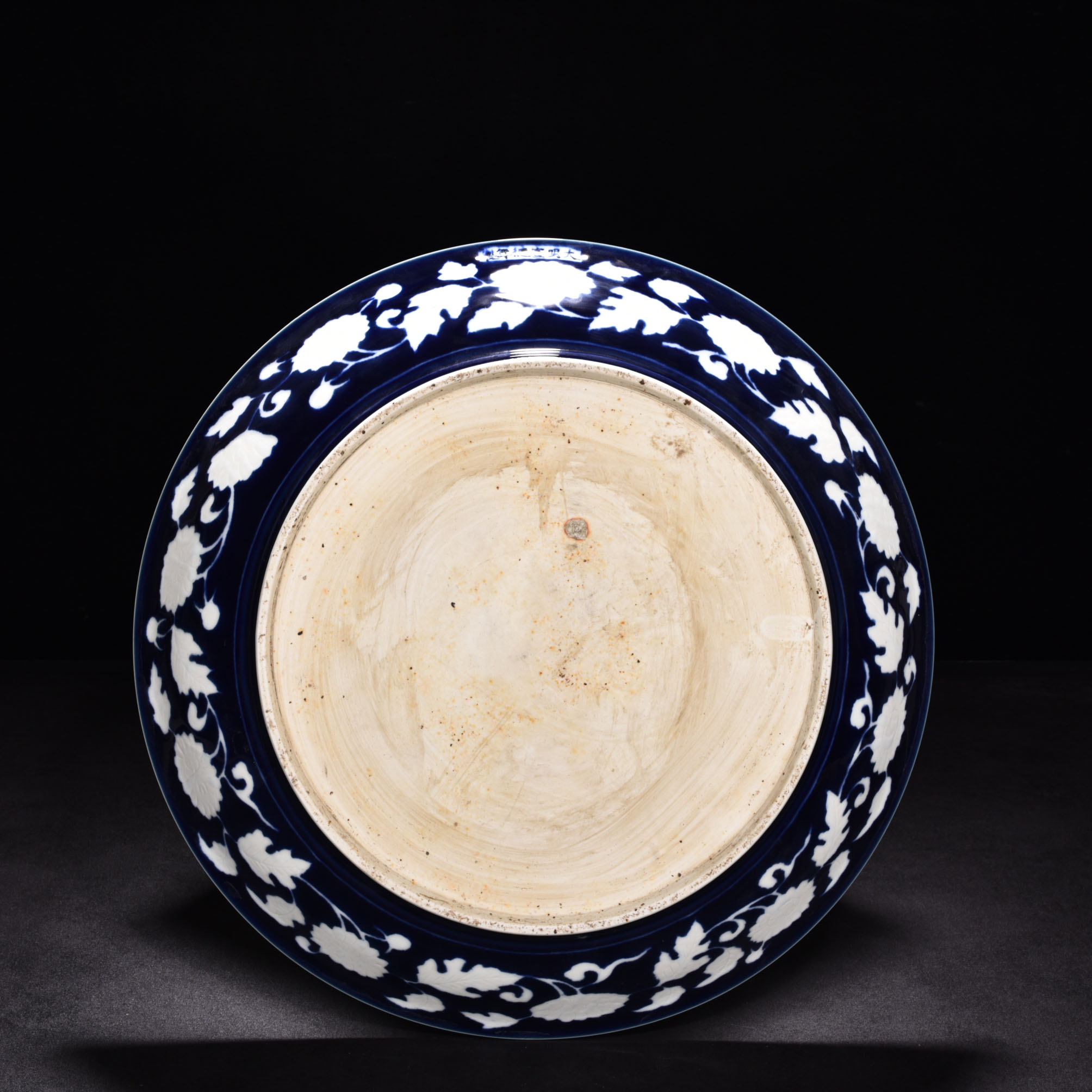 Ming Dyasty Xuande Ji blue glaze flower pattern plate