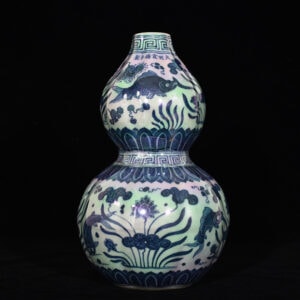 Ming Dyasty Xuande blue and white colorful gourd vase