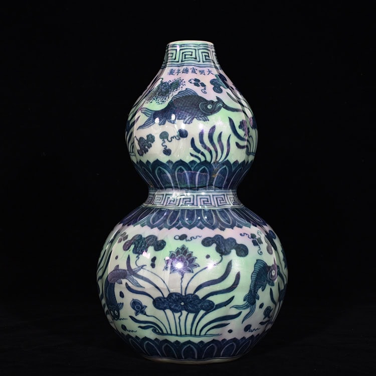 Ming Dyasty Xuande blue and white colorful gourd vase