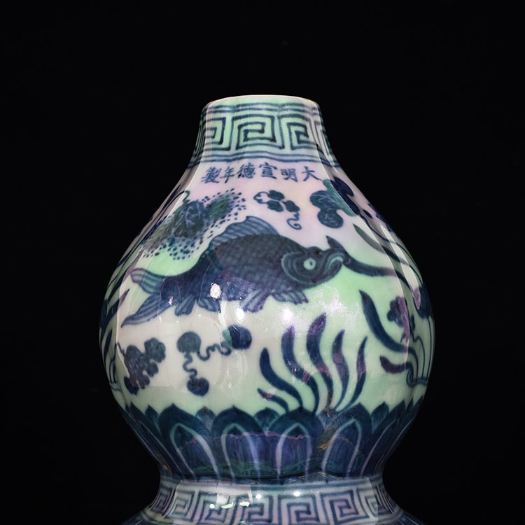 Ming Dyasty Xuande blue and white colorful gourd vase