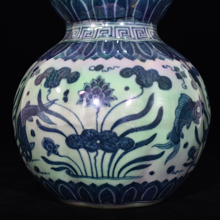 Ming Dyasty Xuande blue and white colorful gourd vase