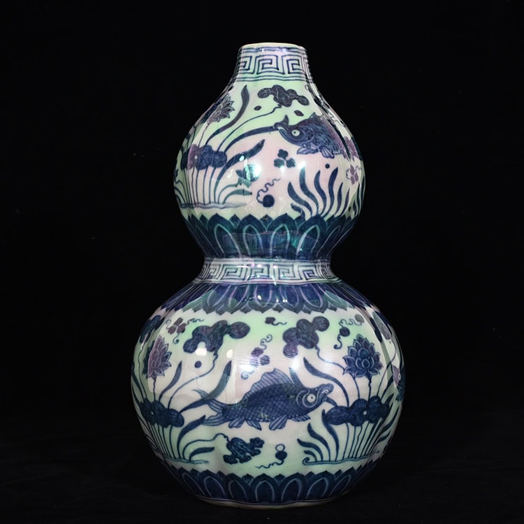 Ming Dyasty Xuande blue and white colorful gourd vase