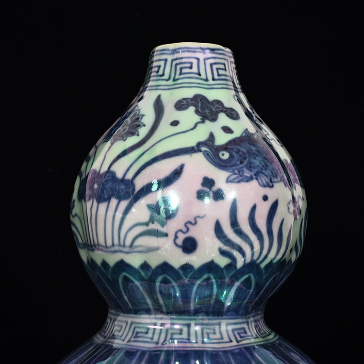 Ming Dyasty Xuande blue and white colorful gourd vase