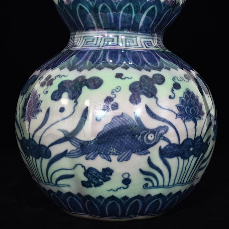 Ming Dyasty Xuande blue and white colorful gourd vase