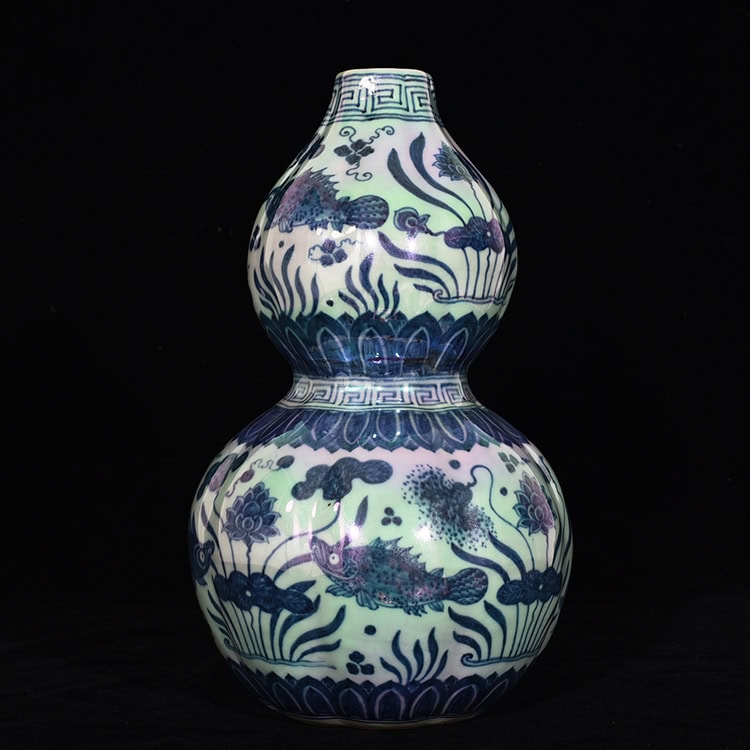 Ming Dyasty Xuande blue and white colorful gourd vase