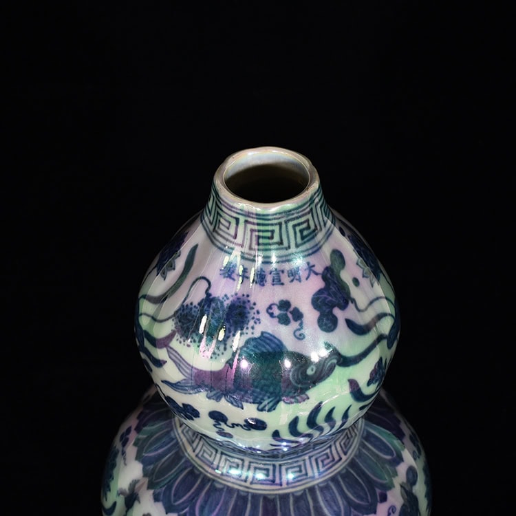 Ming Dyasty Xuande blue and white colorful gourd vase
