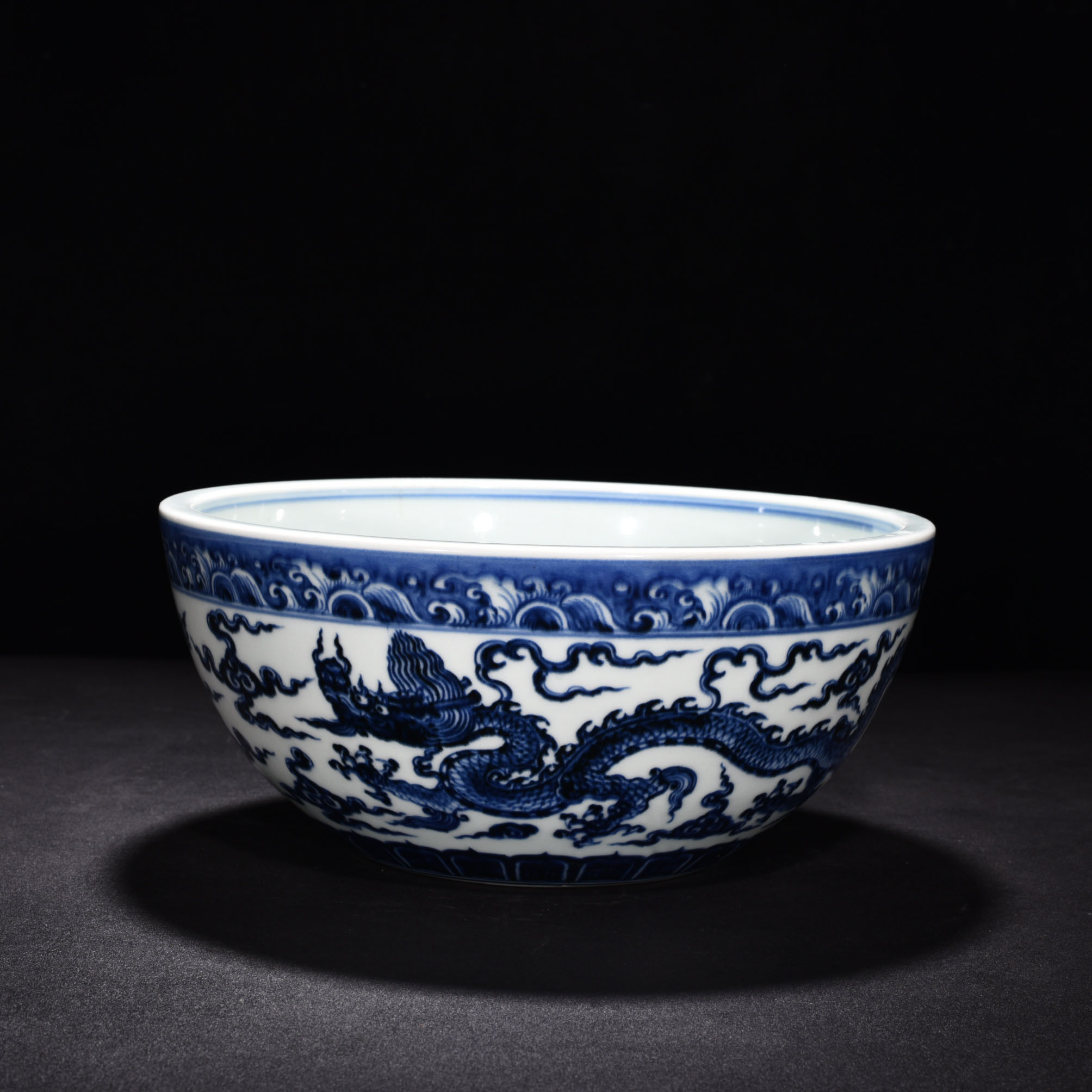 Ming Dynasty Xuande blue and white cloud and dragon pattern bowl