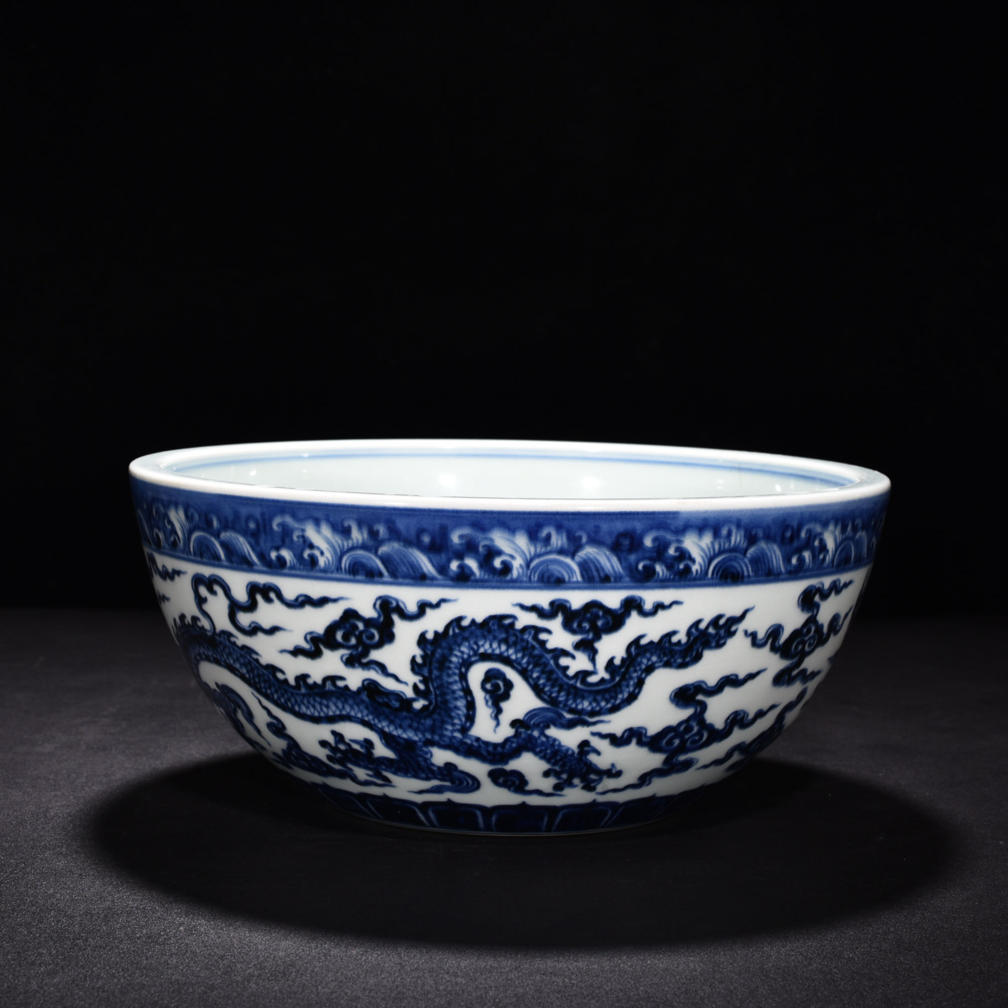 Ming Dynasty Xuande blue and white cloud and dragon pattern bowl