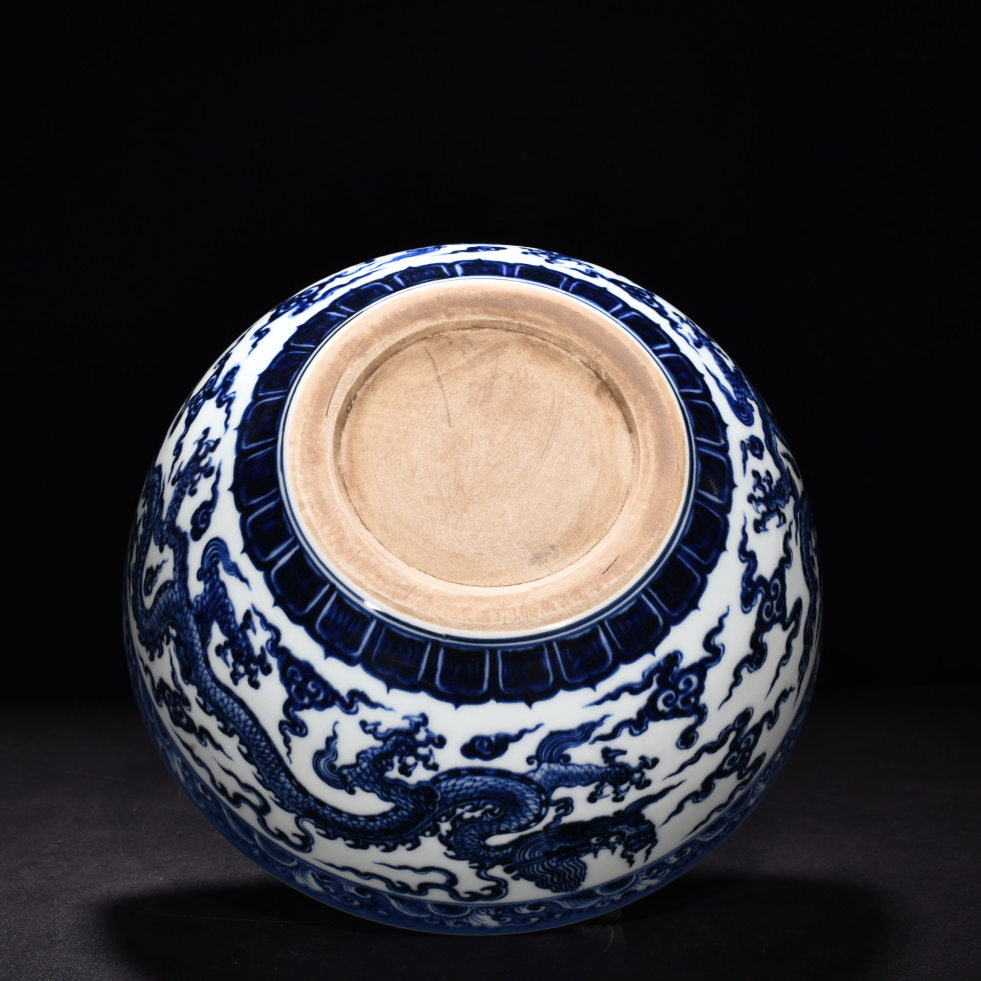 Ming Dynasty Xuande blue and white cloud and dragon pattern bowl