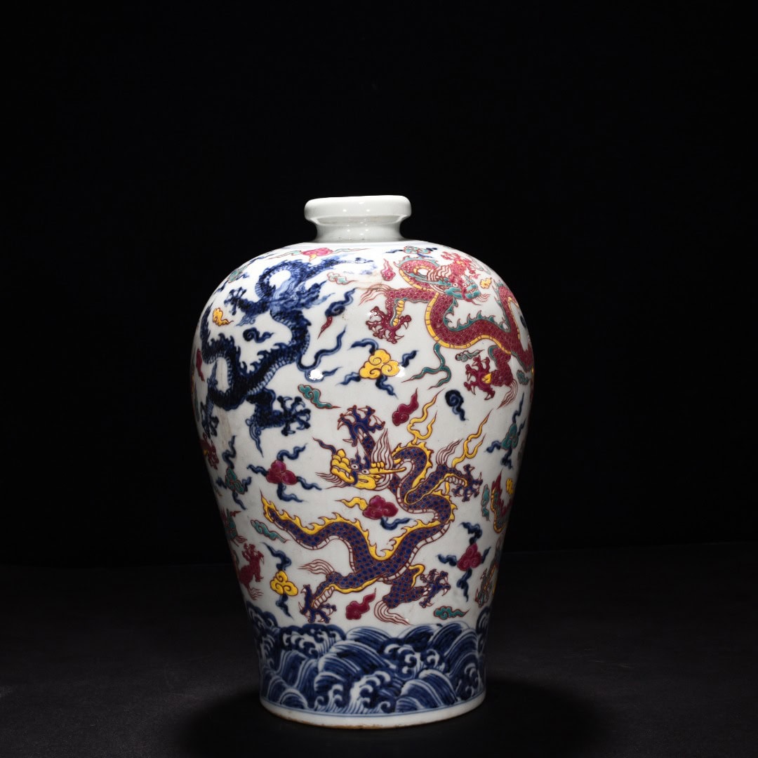 Ming Dynasty Xuande blue and white five color plum vase