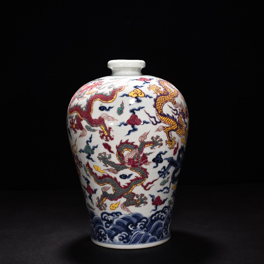 Ming Dynasty Xuande blue and white five color plum vase