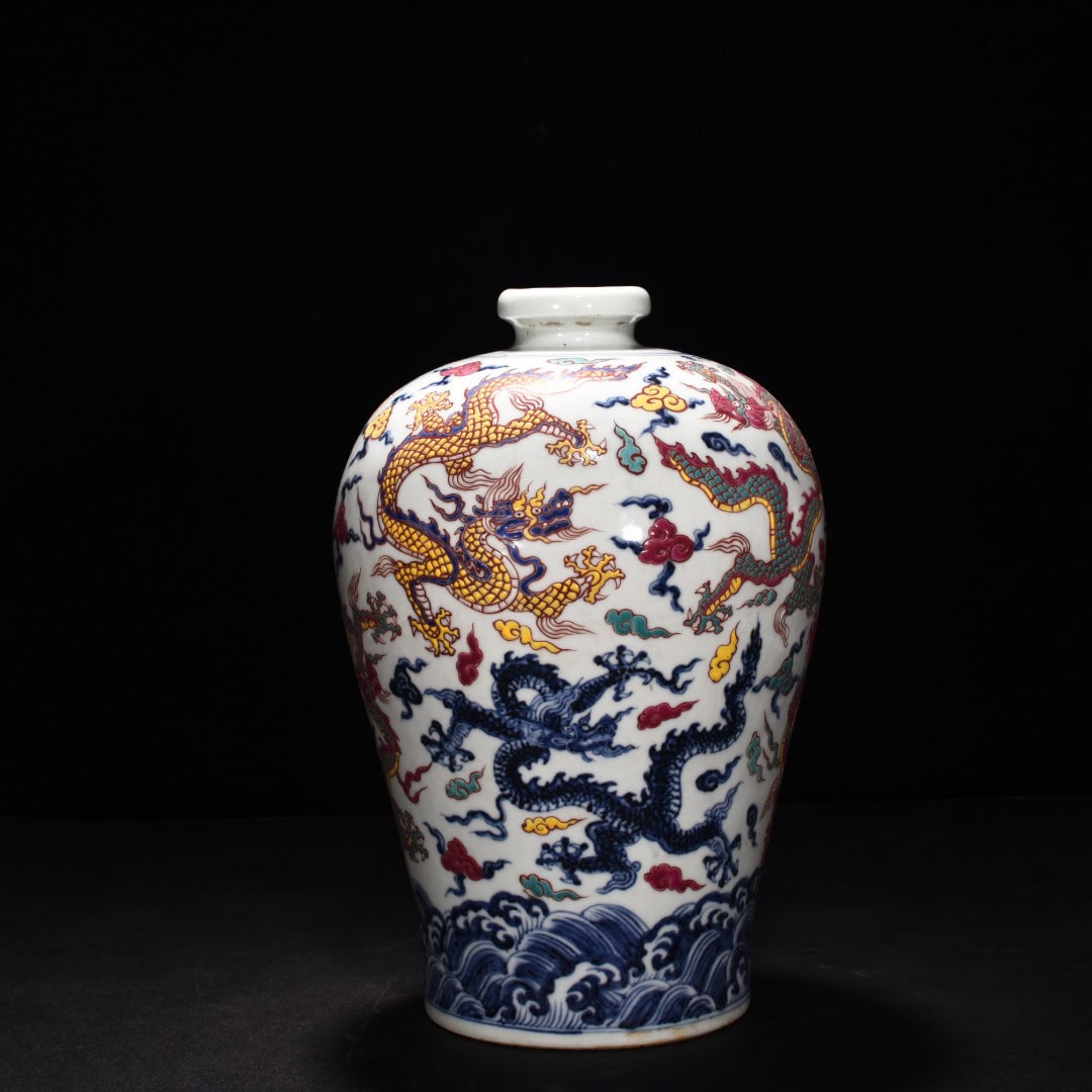 Ming Dynasty Xuande blue and white five color plum vase