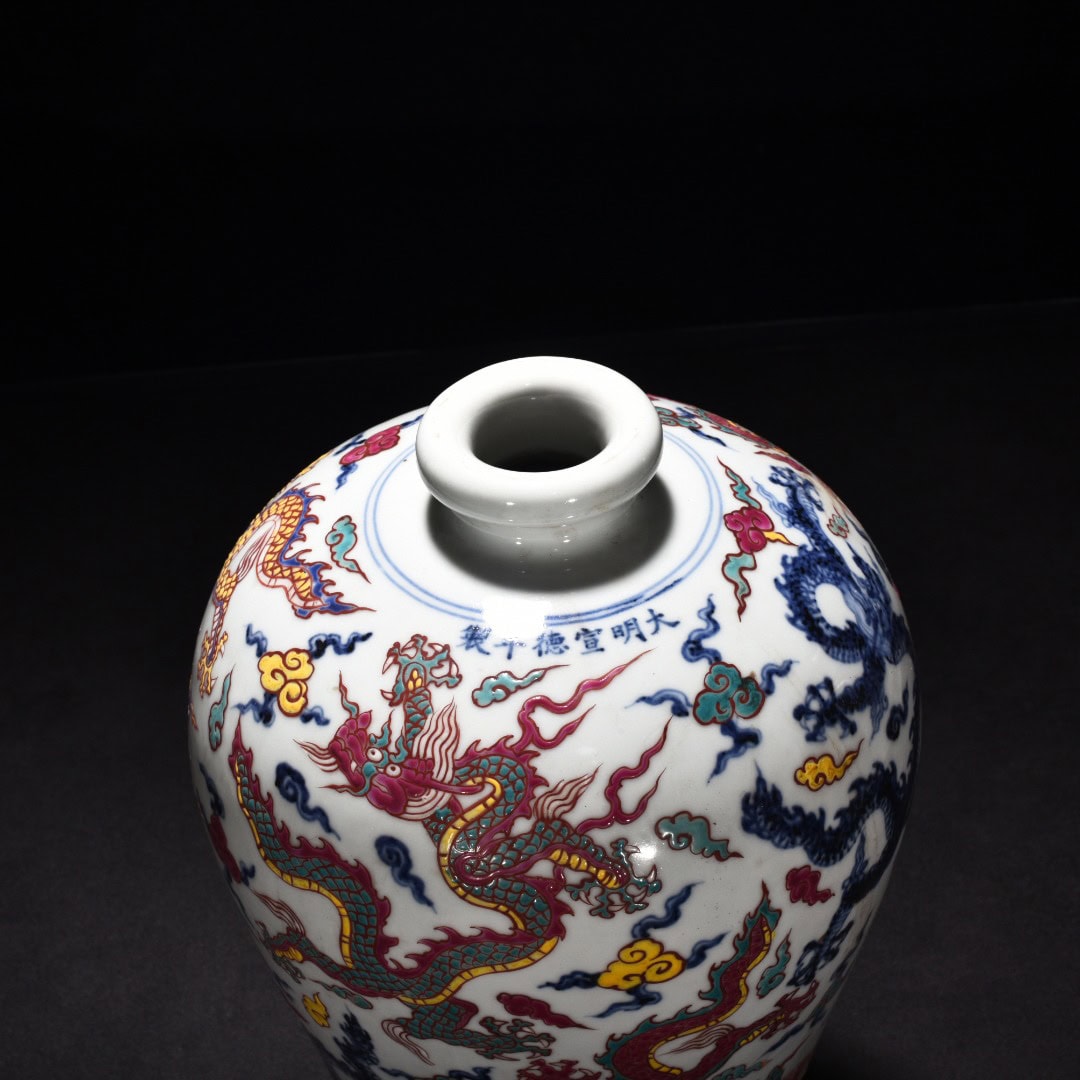 Ming Dynasty Xuande blue and white five color plum vase