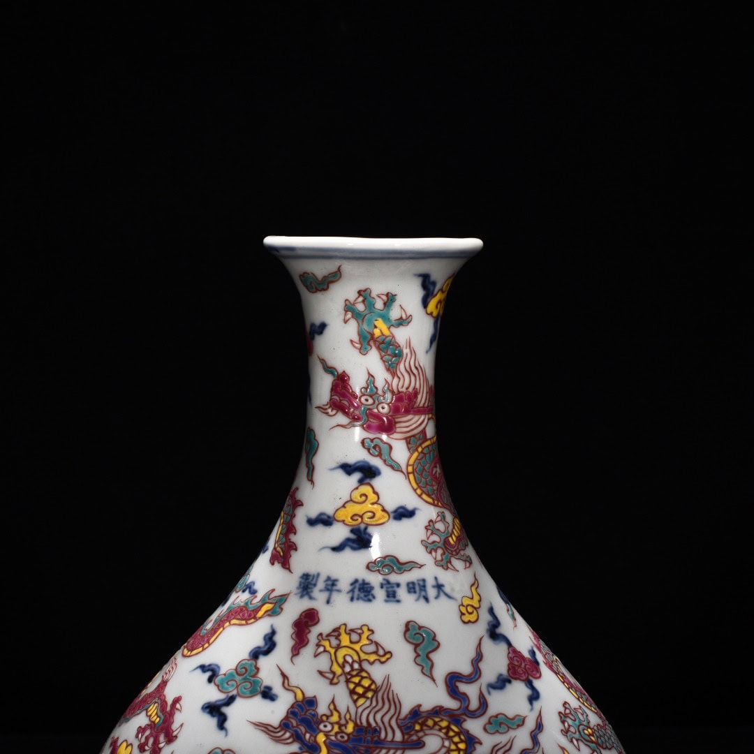Ming Dynasty Xuande blue and white jade pot spring vase