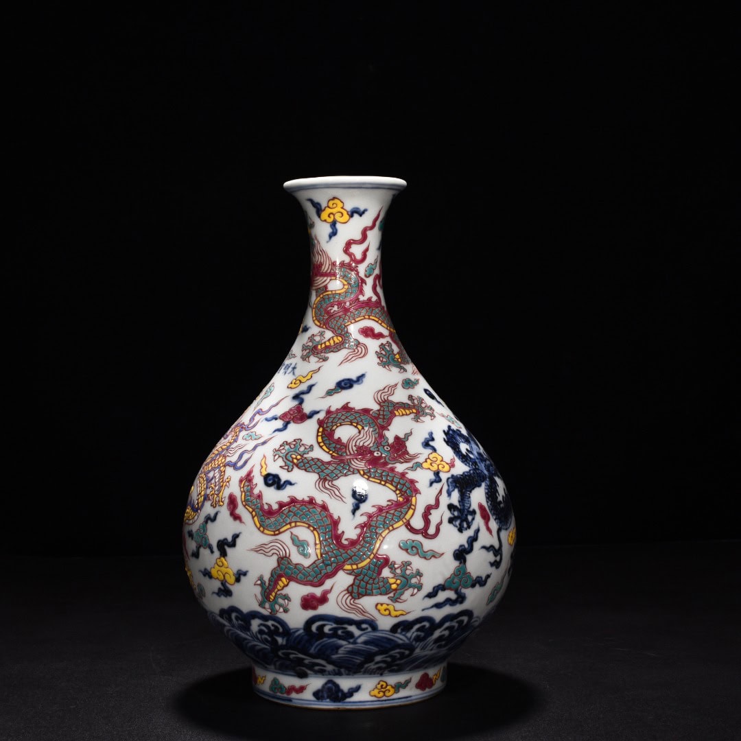 Ming Dynasty Xuande blue and white jade pot spring vase