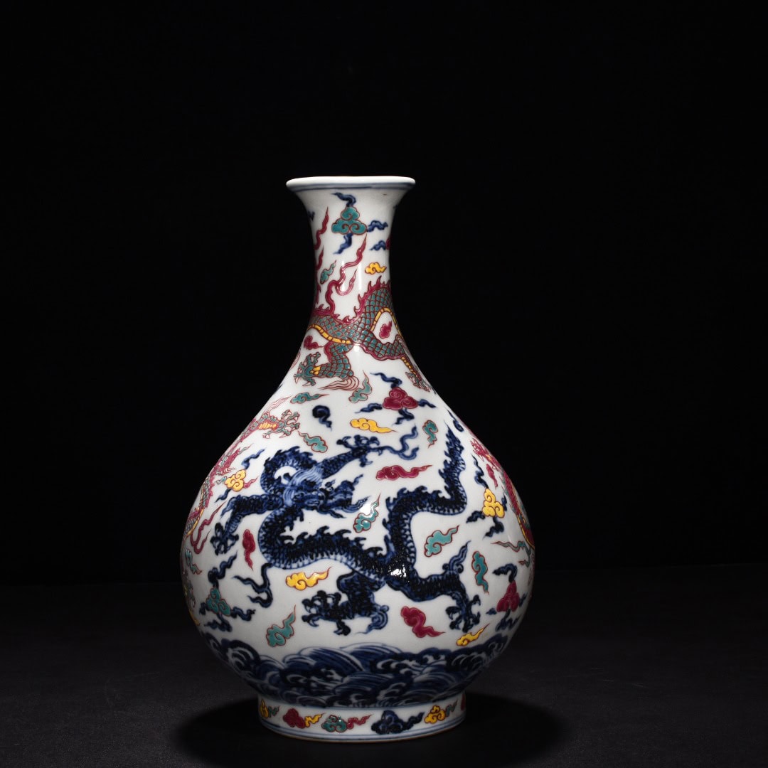 Ming Dynasty Xuande blue and white jade pot spring vase