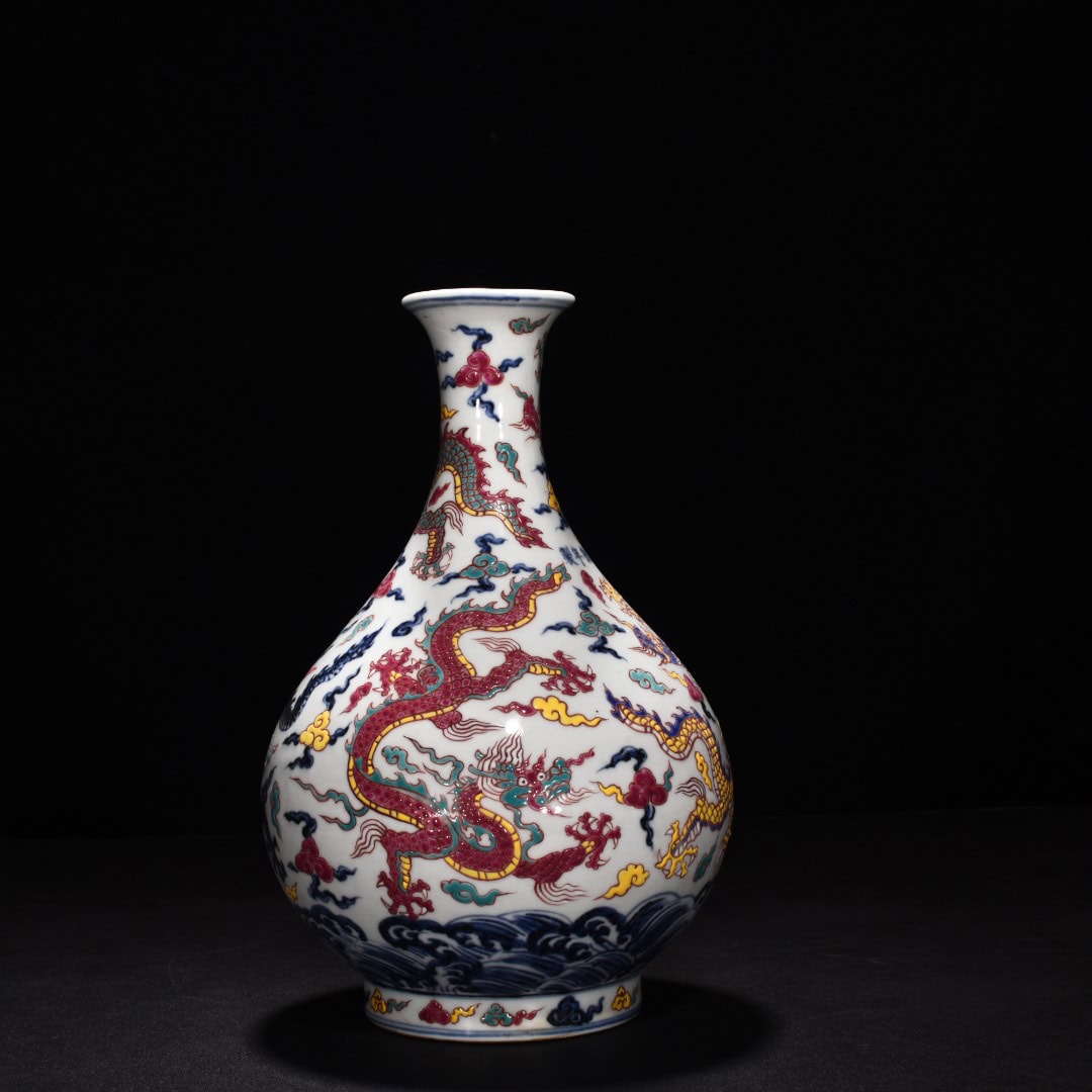 Ming Dynasty Xuande blue and white jade pot spring vase