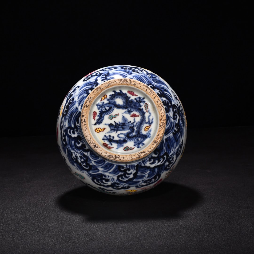 Ming Dynasty Xuande blue and white jade pot spring vase