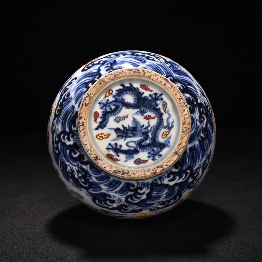 Ming Dynasty Xuande blue and white jade pot spring vase