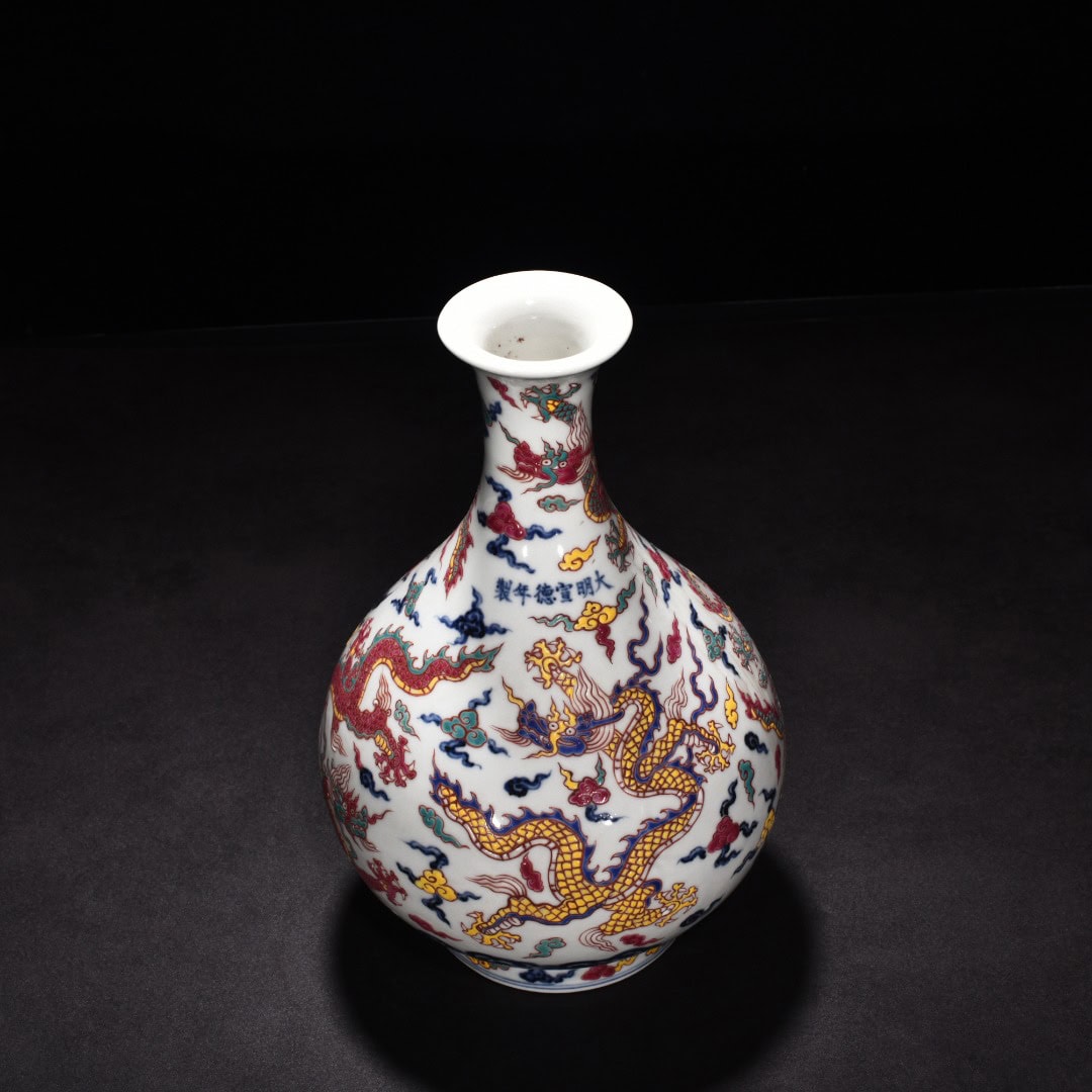 Ming Dynasty Xuande blue and white jade pot spring vase