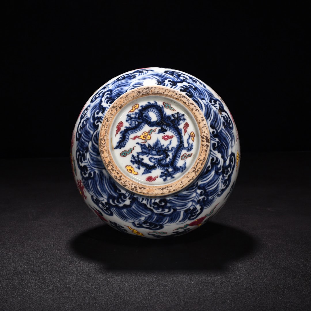 Ming Dynasty Xuande blue and white jade pot spring vase