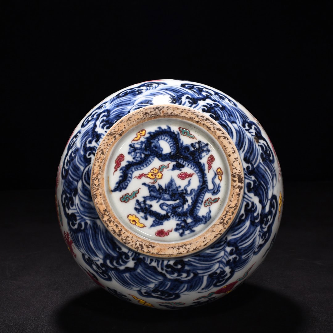 Ming Dynasty Xuande blue and white jade pot spring vase