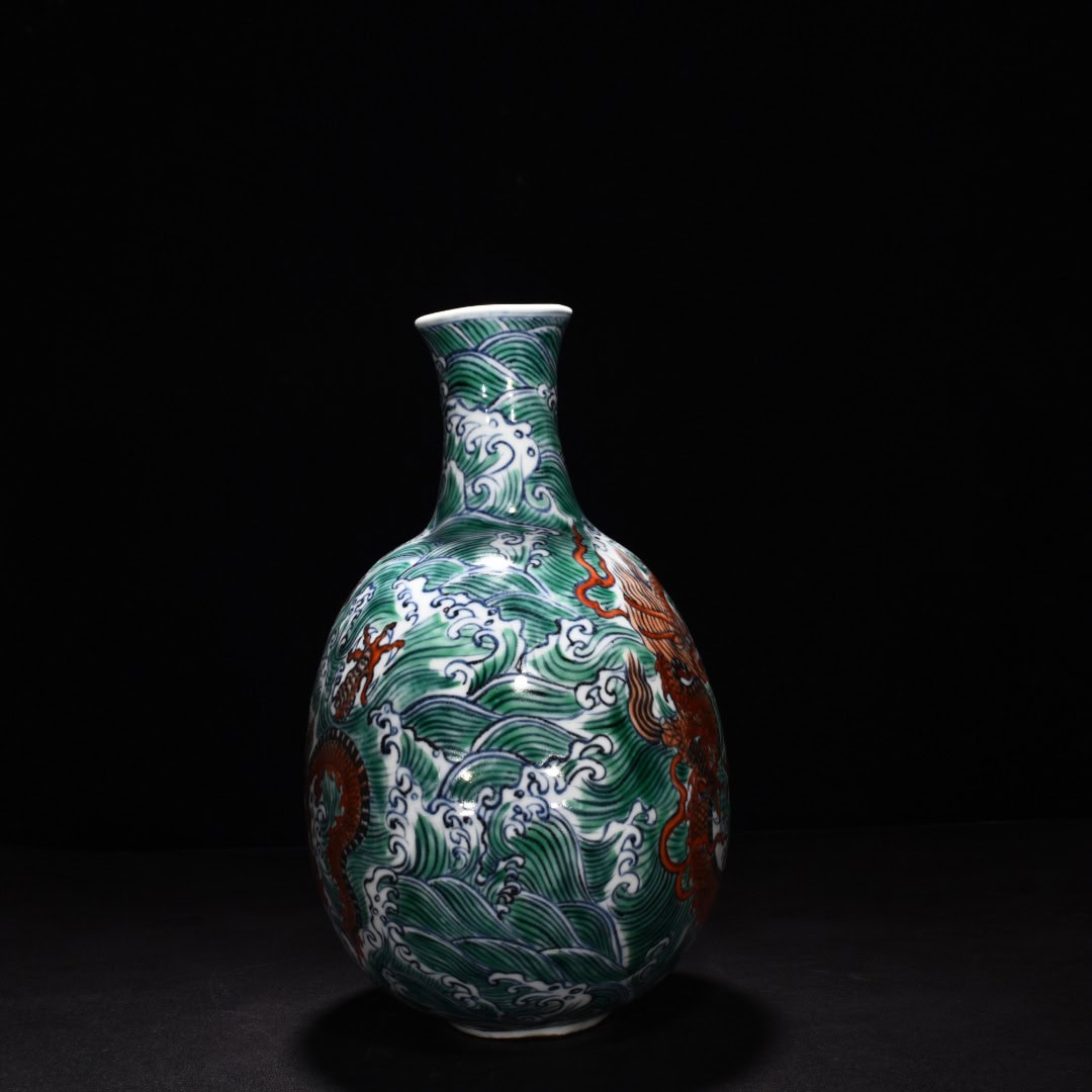 Ming Dynasty Xuande blue and white seawater flat vase