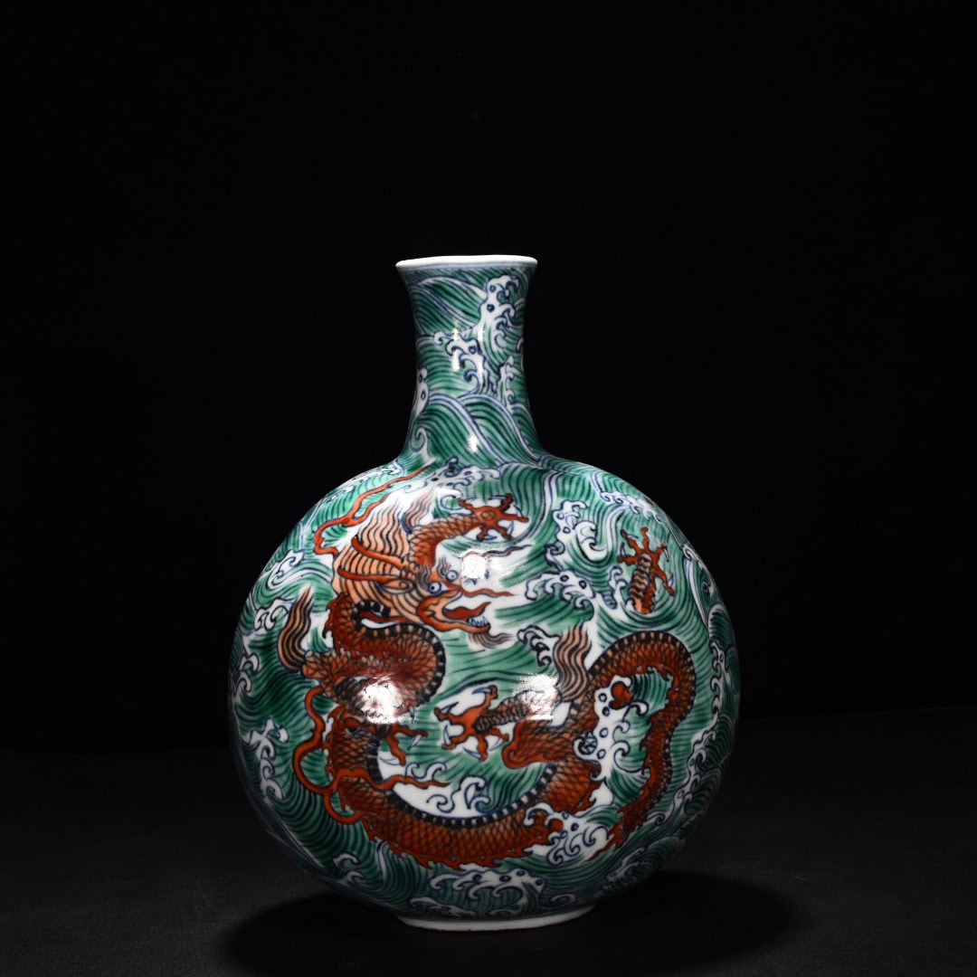 Ming Dynasty Xuande blue and white seawater flat vase