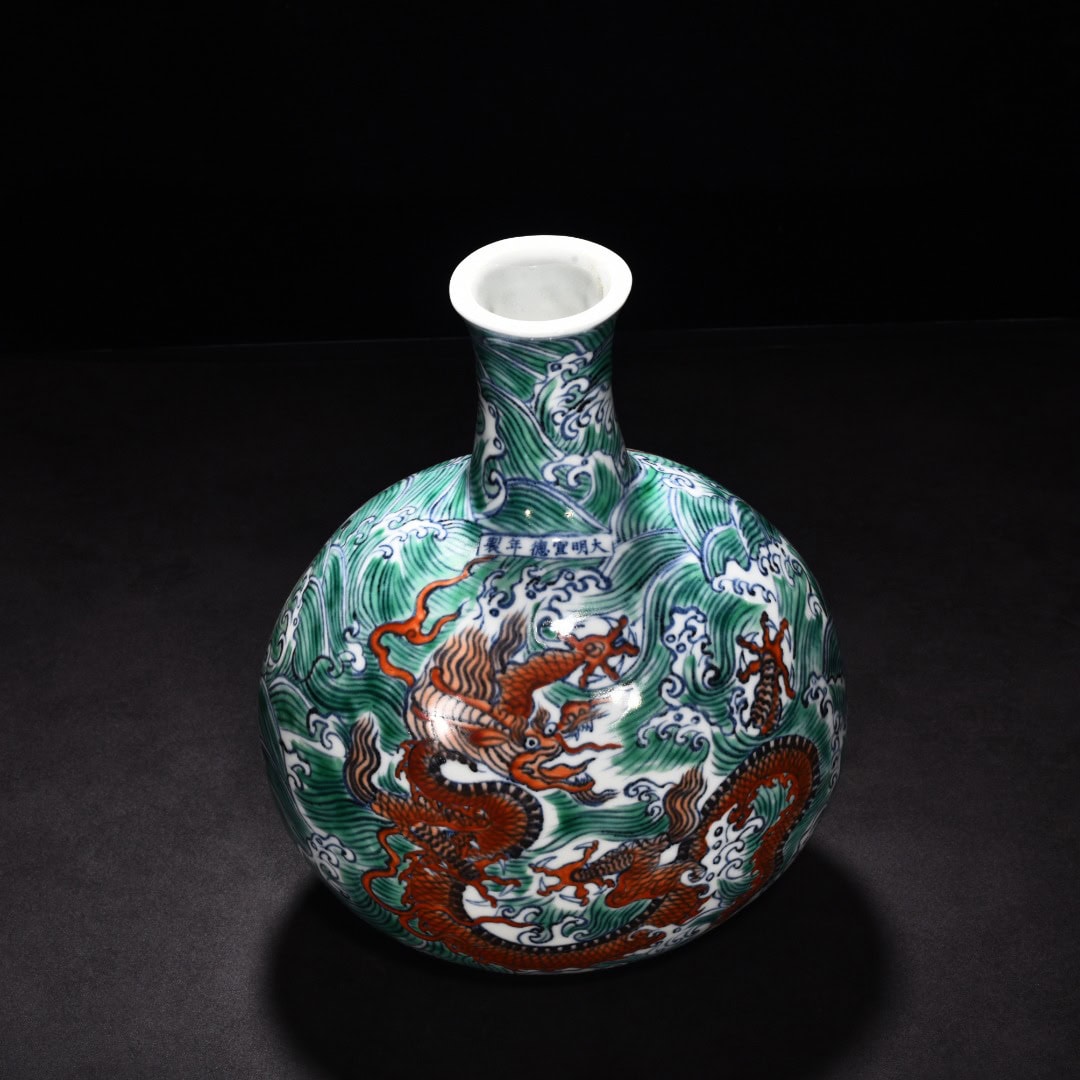 Ming Dynasty Xuande blue and white seawater flat vase