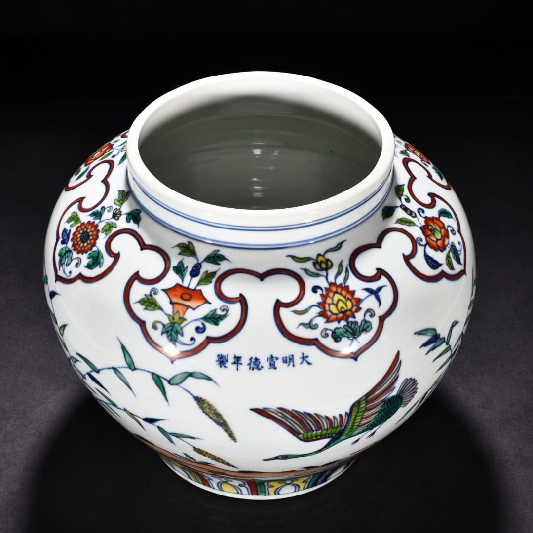 Ming Dynasty Xuande blue and white flying food jar