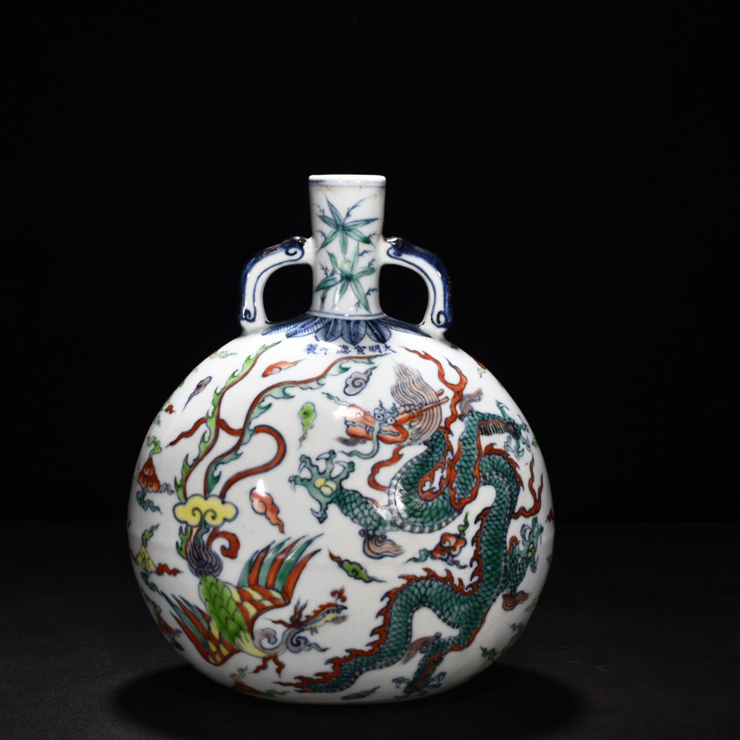 Ming Dynasty Xuande blue and white flat vase