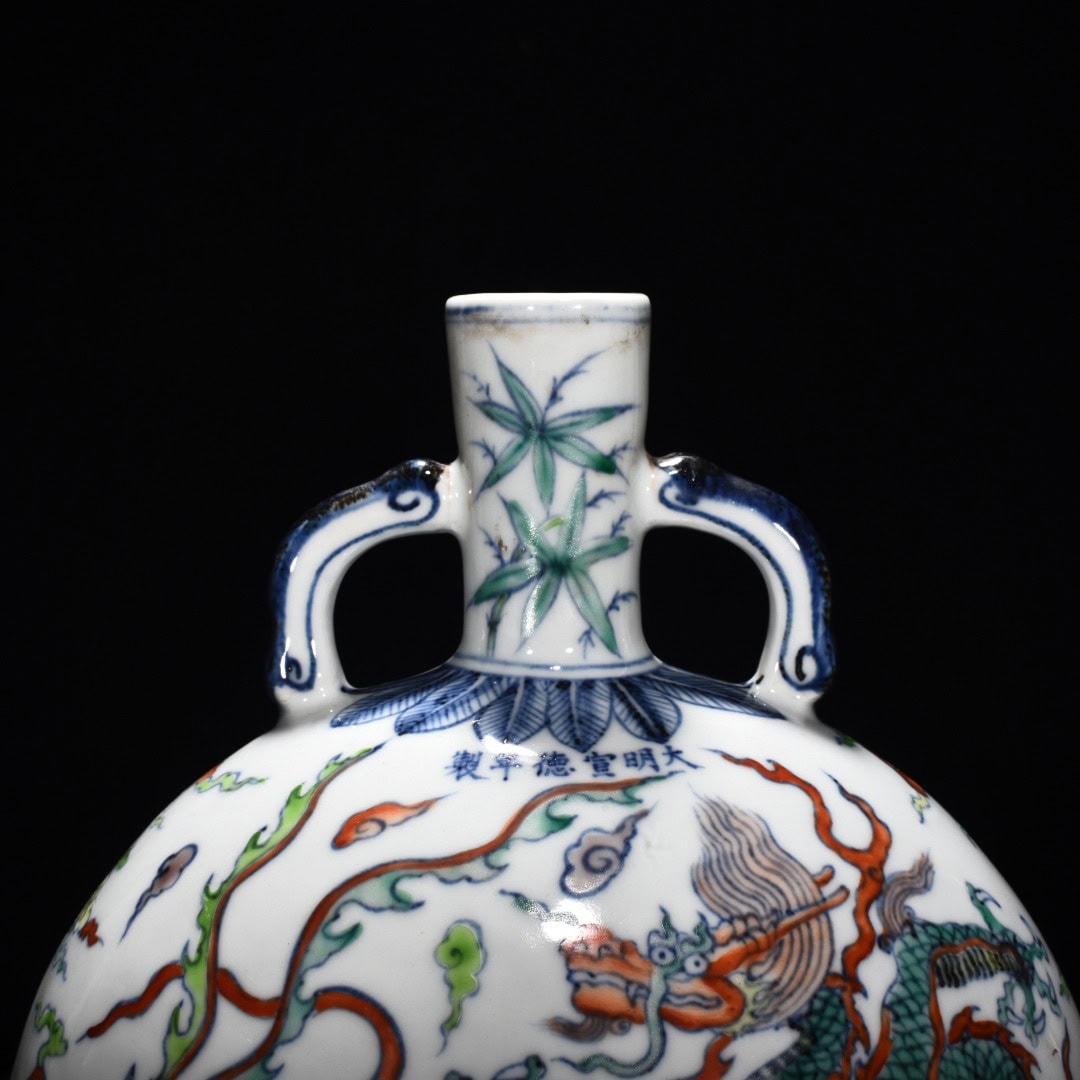 Ming Dynasty Xuande blue and white flat vase