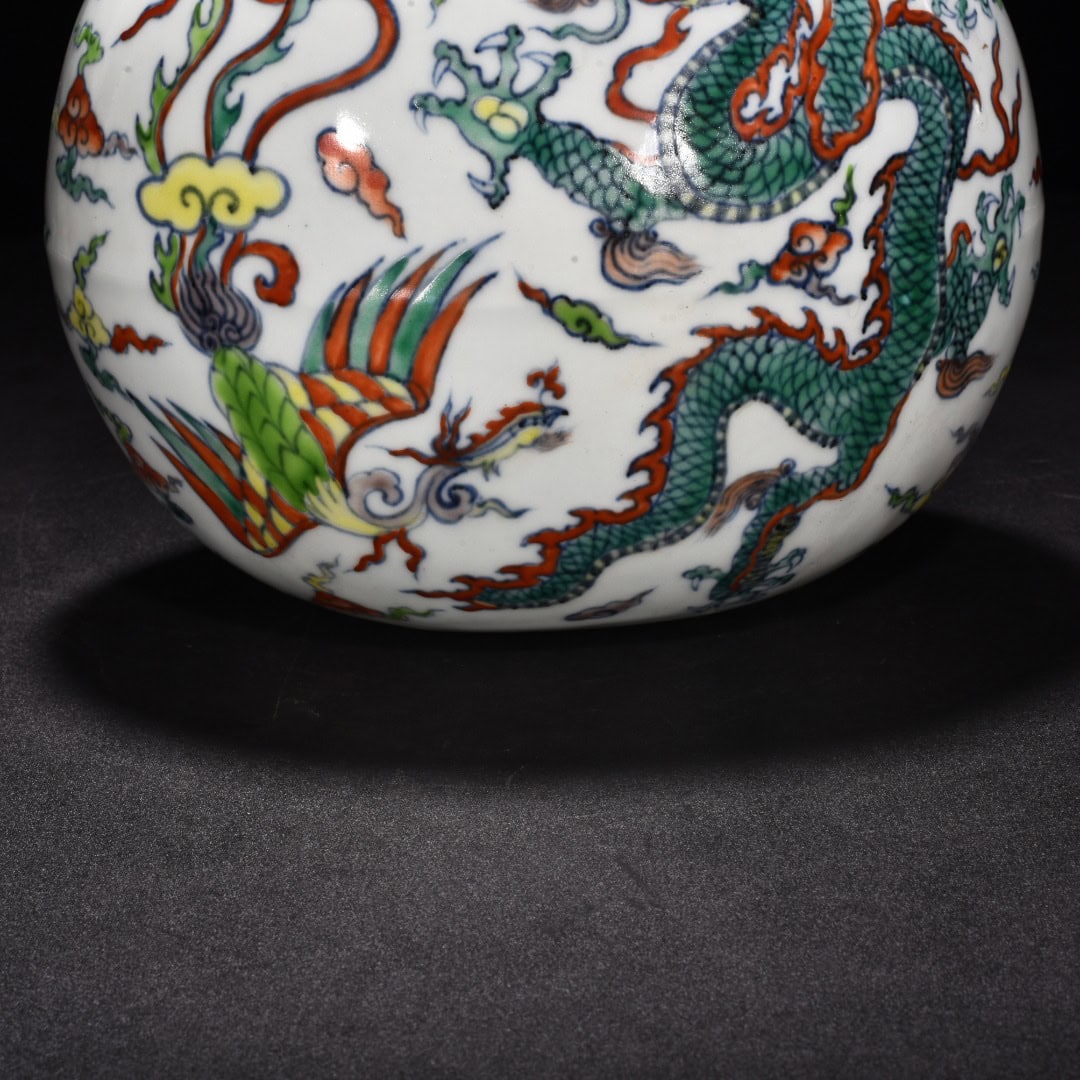 Ming Dynasty Xuande blue and white flat vase