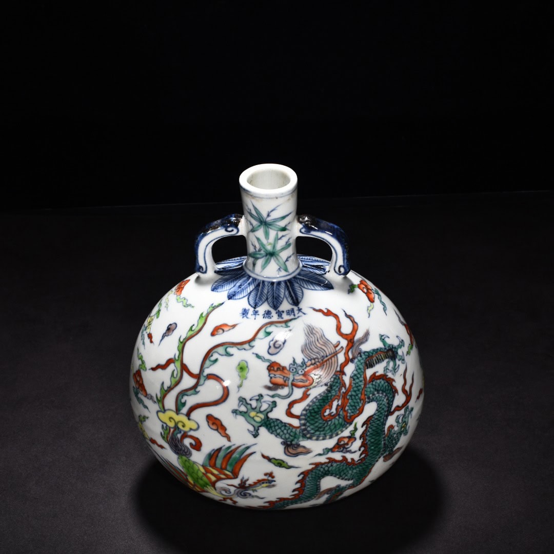 Ming Dynasty Xuande blue and white flat vase
